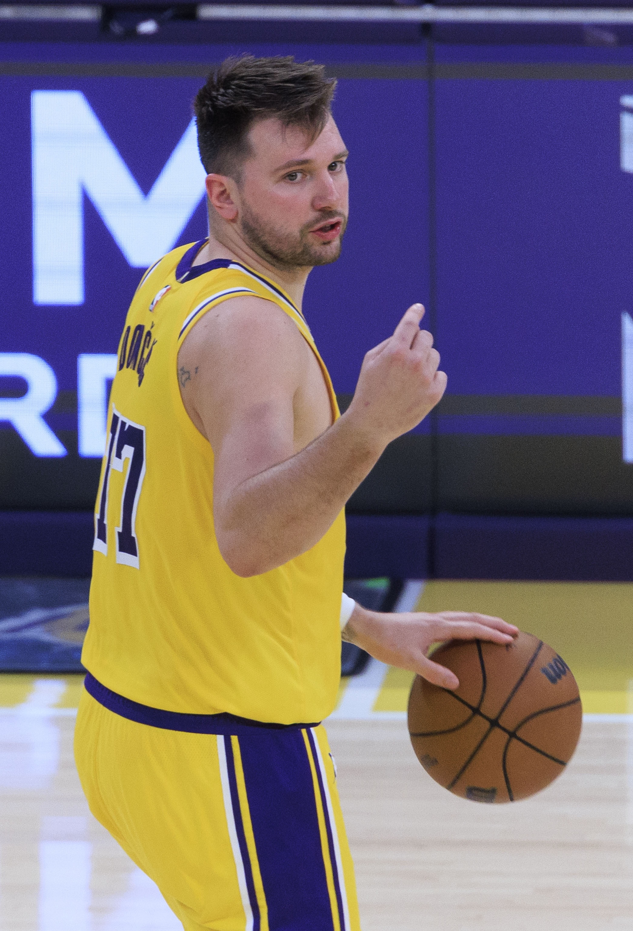 爱游戏注册东契奇连续十五场比赛得分超过关键助攻，RNG挑战极限！的简单介绍