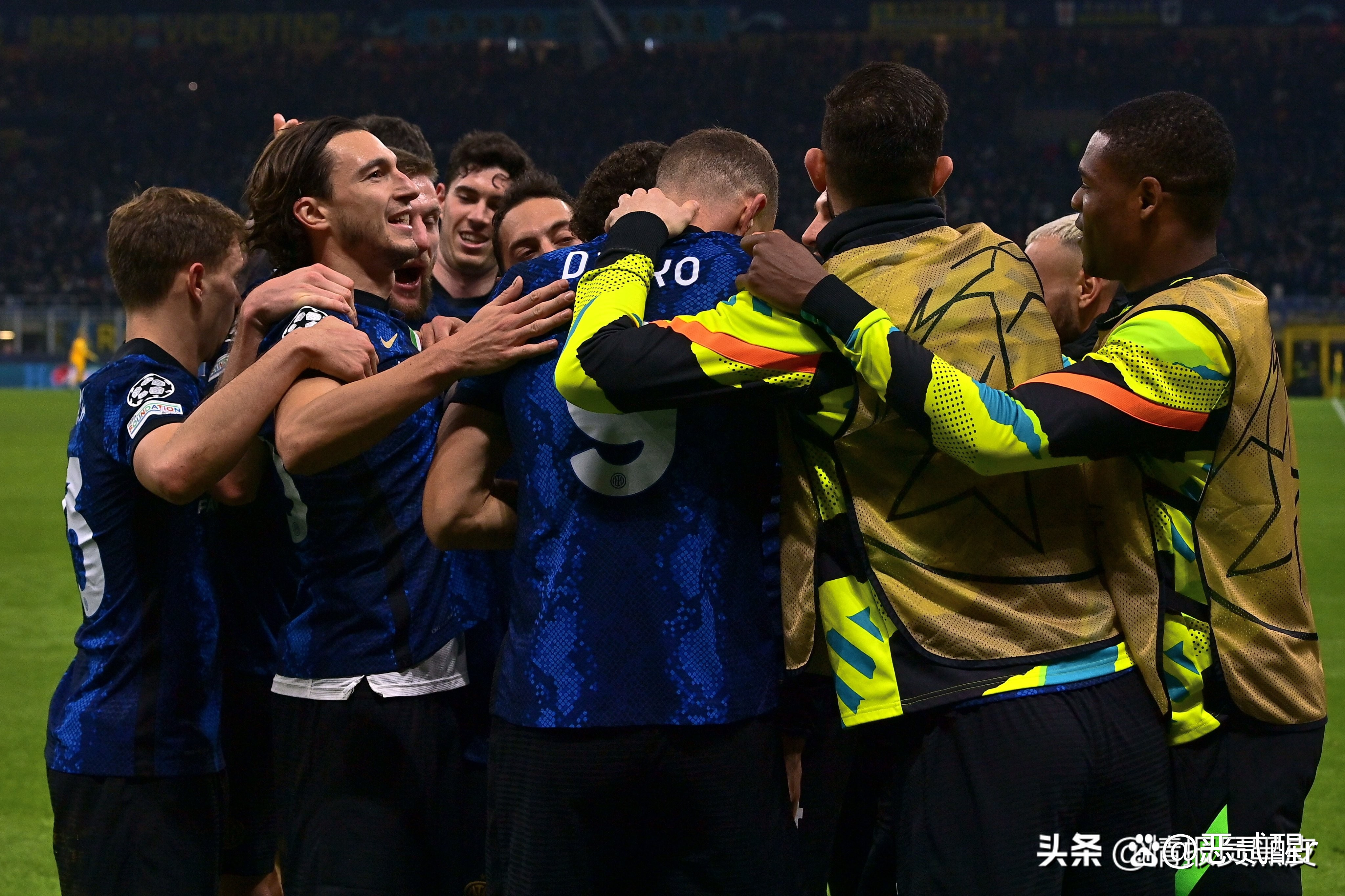 爱游戏注册 集结日亚特兰大备战足总杯，复出首秀细节曝光，媒体盛赞，阵容厚度经受考验