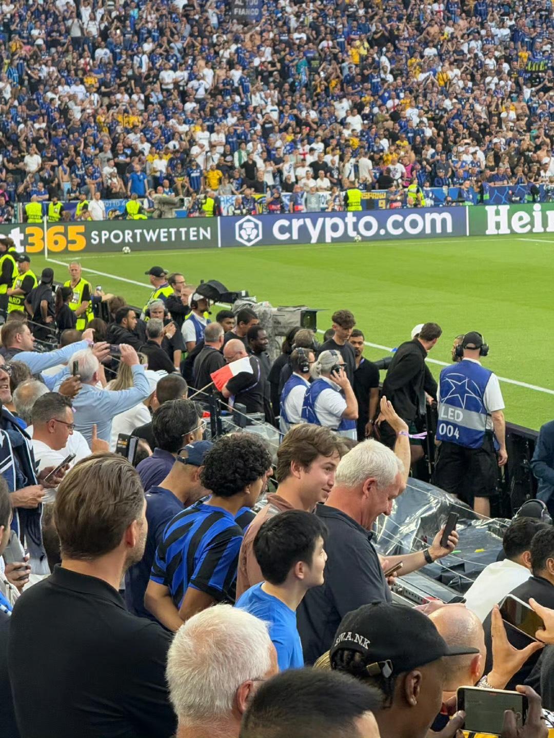 爱游戏官网包含瓦伦西亚迎欧联关键赛,国际比赛日完成体检,气氛紧张,年轻球员得到机会的词条